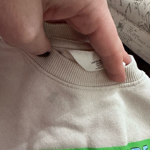 H&M Boys Star Wars Mandalorian Yoda Colorful Fun Beige Sweatshirt 6-7 - Picture 5 of 5